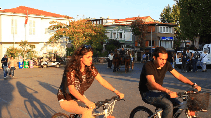 istanbul-oct-14-23-nisan-street-on-buyukada-island-on-october-14-2012-in-istanbul-turkey-prince-islands-provide-a-short-break-from-hustle-bustle-city-life-people-enjoying-their-visit-to-island-buy