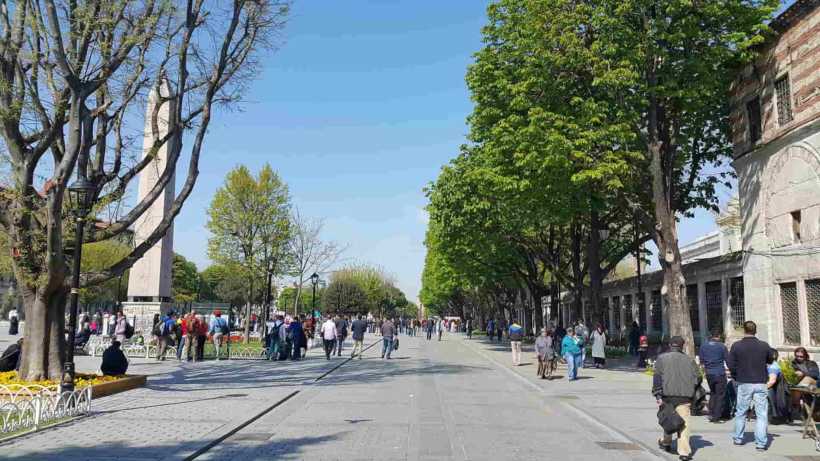 1920px-Sultanahmet_Square_(Hippodrome),_Istanbul-min