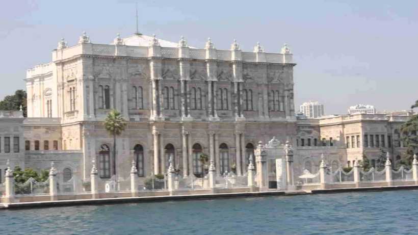 Exterior-view-Of-The-Dolmabahce-Palace-Across-The-River-min